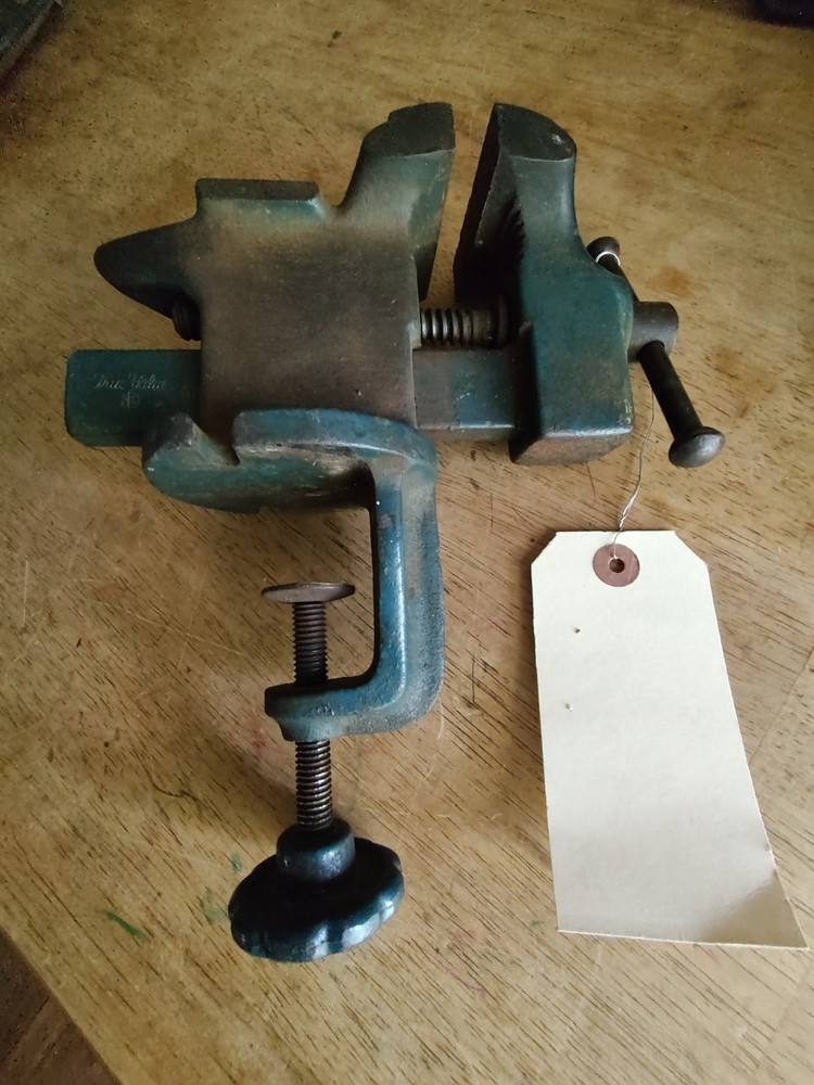 TRUE VALUE 2 1/2 INCH CLAMP ON BENCH VISE