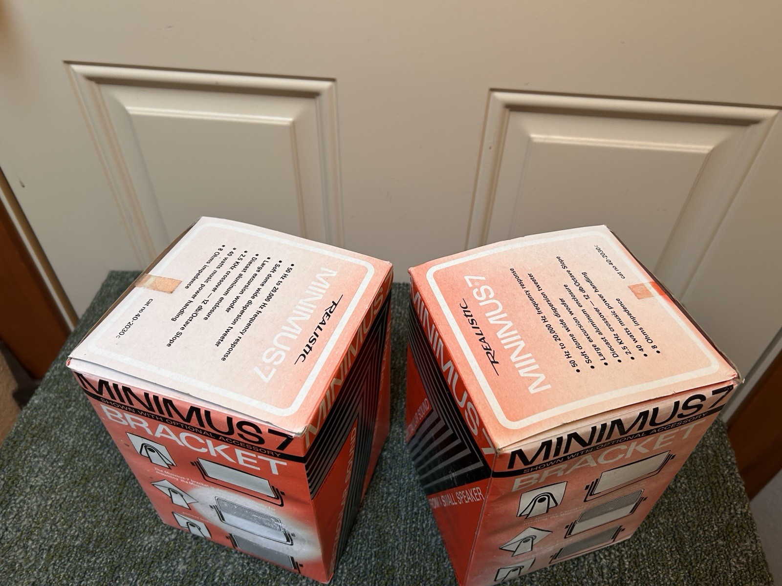 Lot Of 2 Realistic Minimus-7 Black 40W Bookshelf Speakers