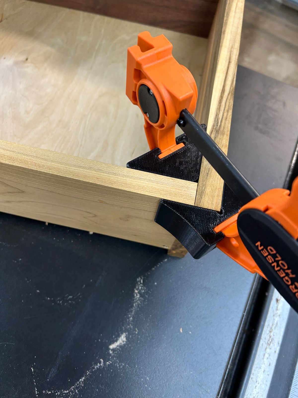 90 degree corner clamp adapter for JORGENSEN E-Z Hold woodworking clamps