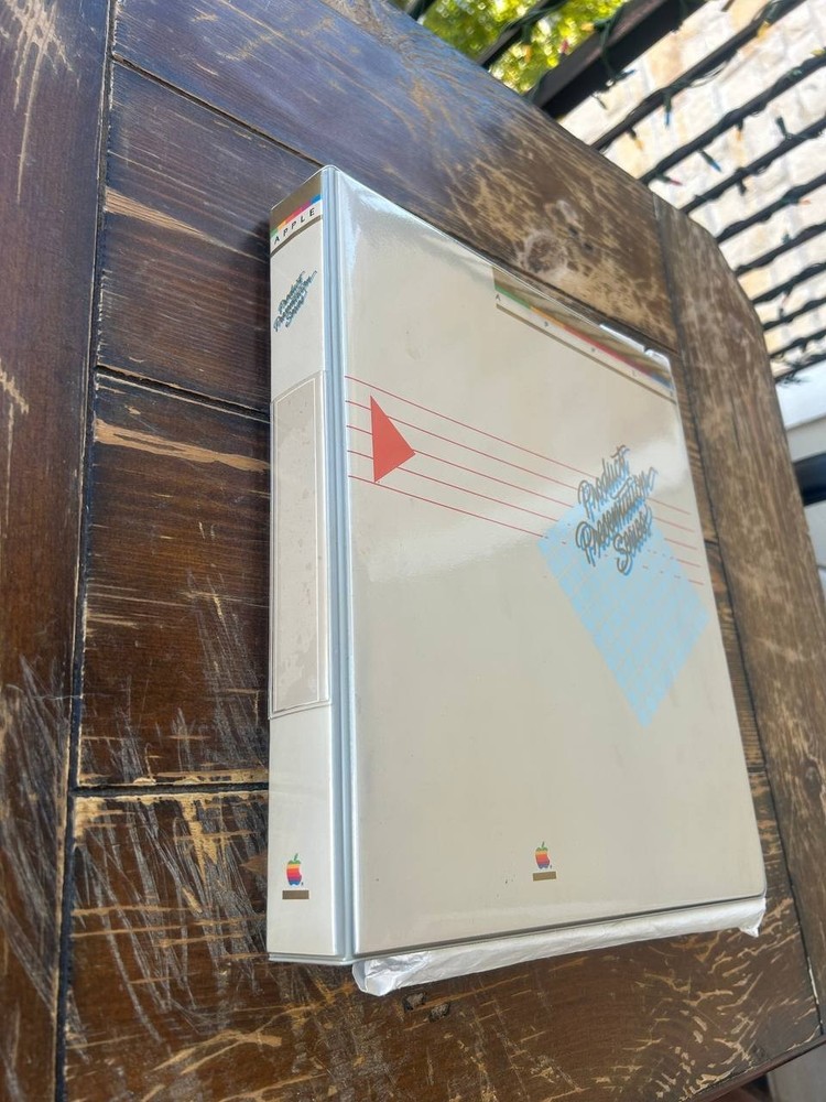 Apple Support Training Library binders, disks & update documents 1986