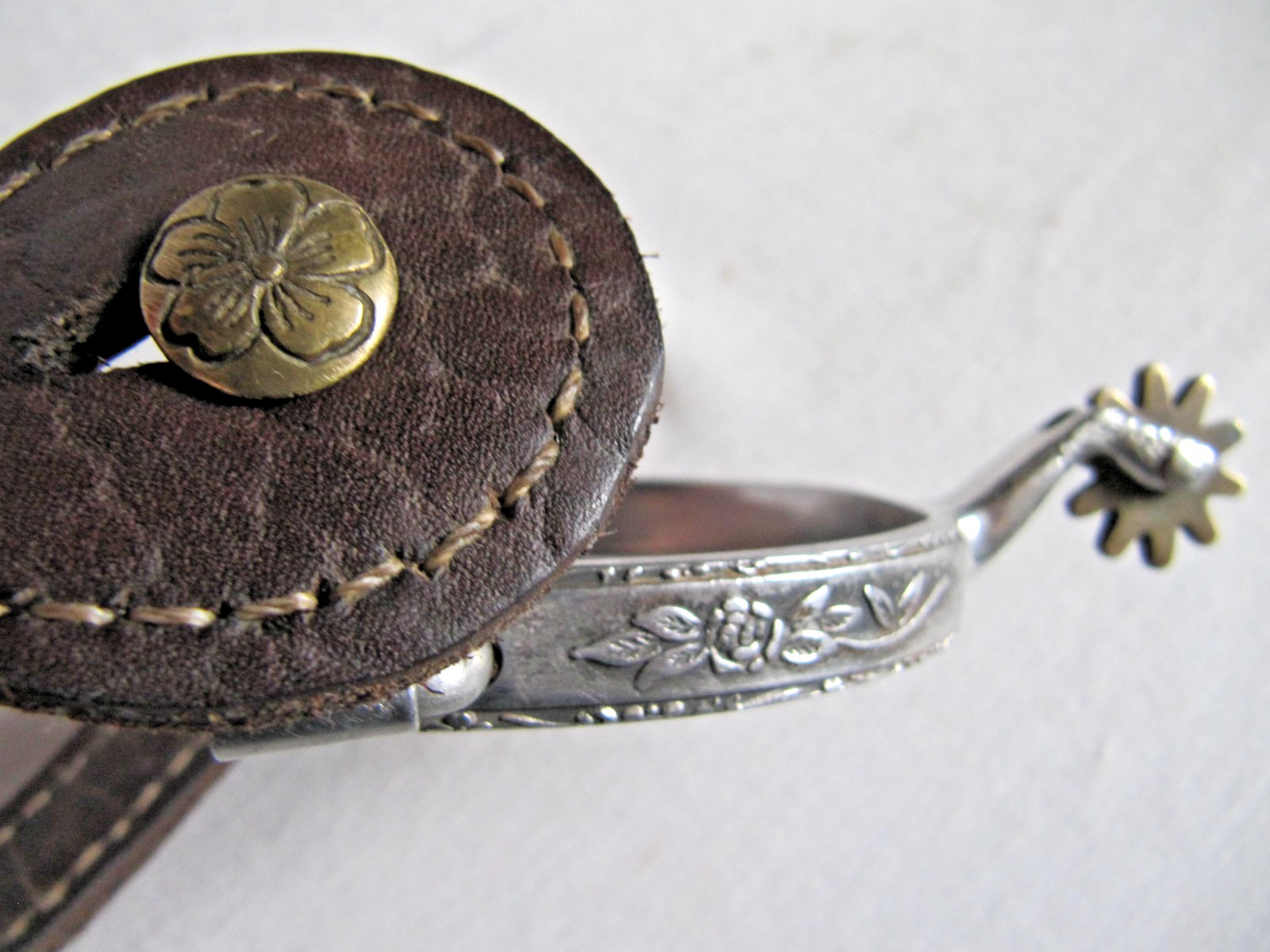 Ladies Rose Floral Engraved Stainless Western Rowel Spurs w/ Leather Straps