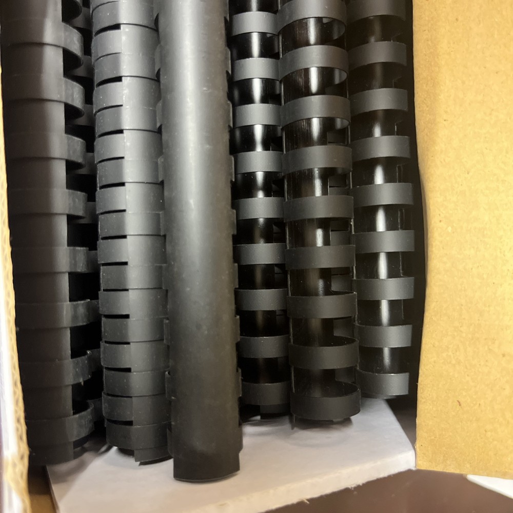 100 Black Matte Finish 3/4” Binding Combs Approximate 150 Sheet Comb Capacity