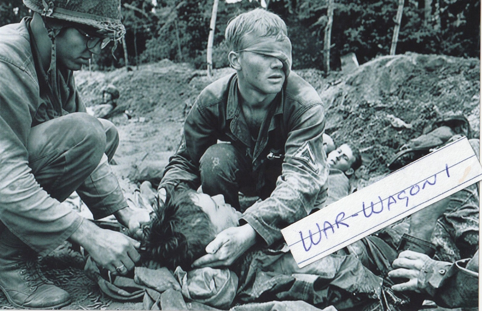 Vietnam  War  Photos --      Wounded  Soldiers