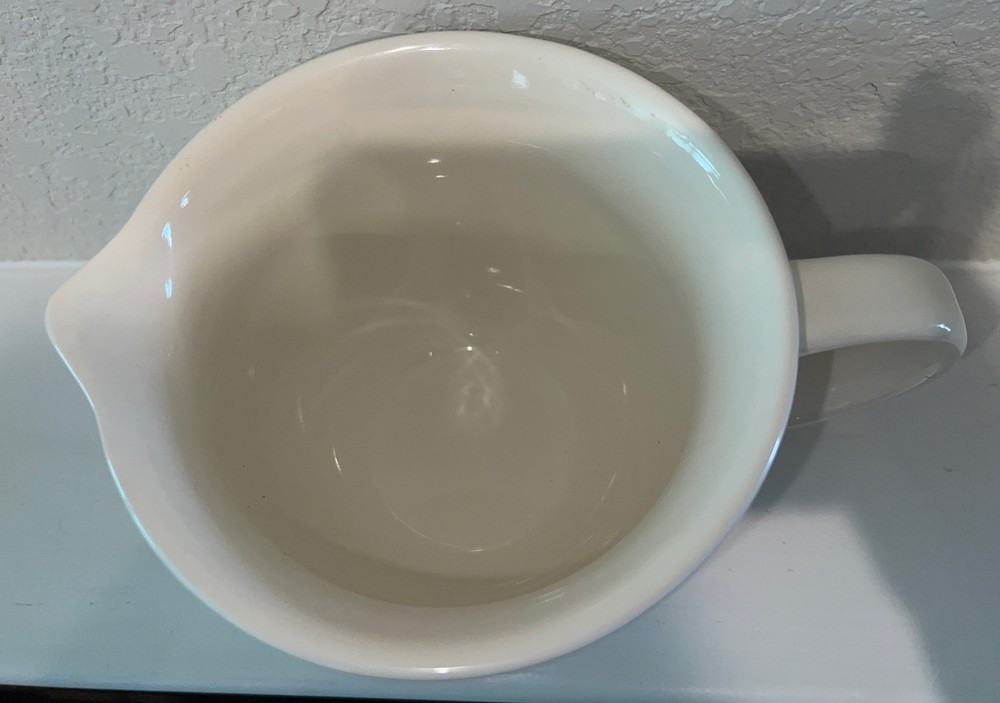 RAE DUNN Artisan Collection White Ceramic 20 Ounce SQUEEZE PITCHER #162 EUC