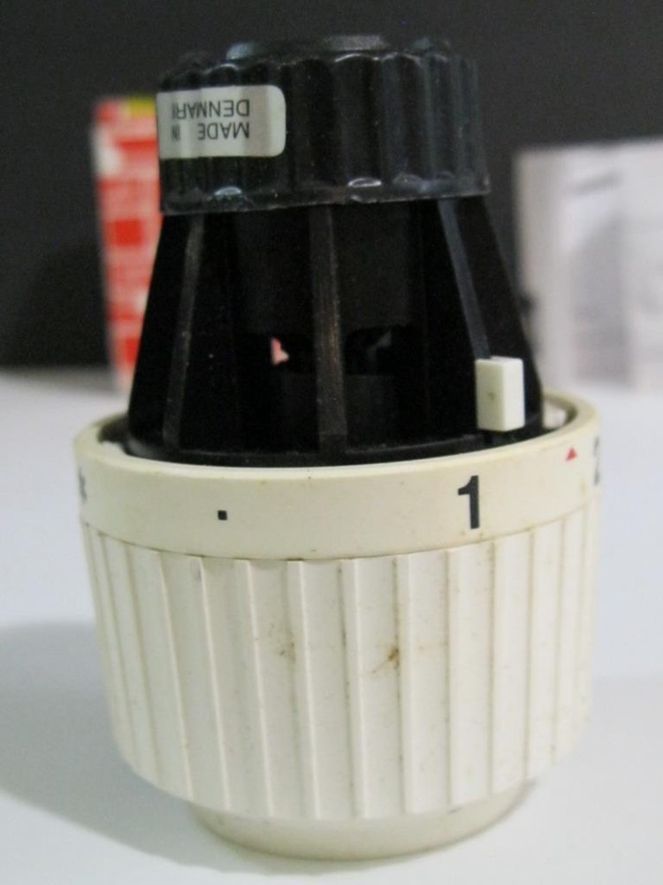 NEW DANFOSS DENMARK 013G8200 Thermostatic Operator Valve Mounted Sensor/Dial NIP