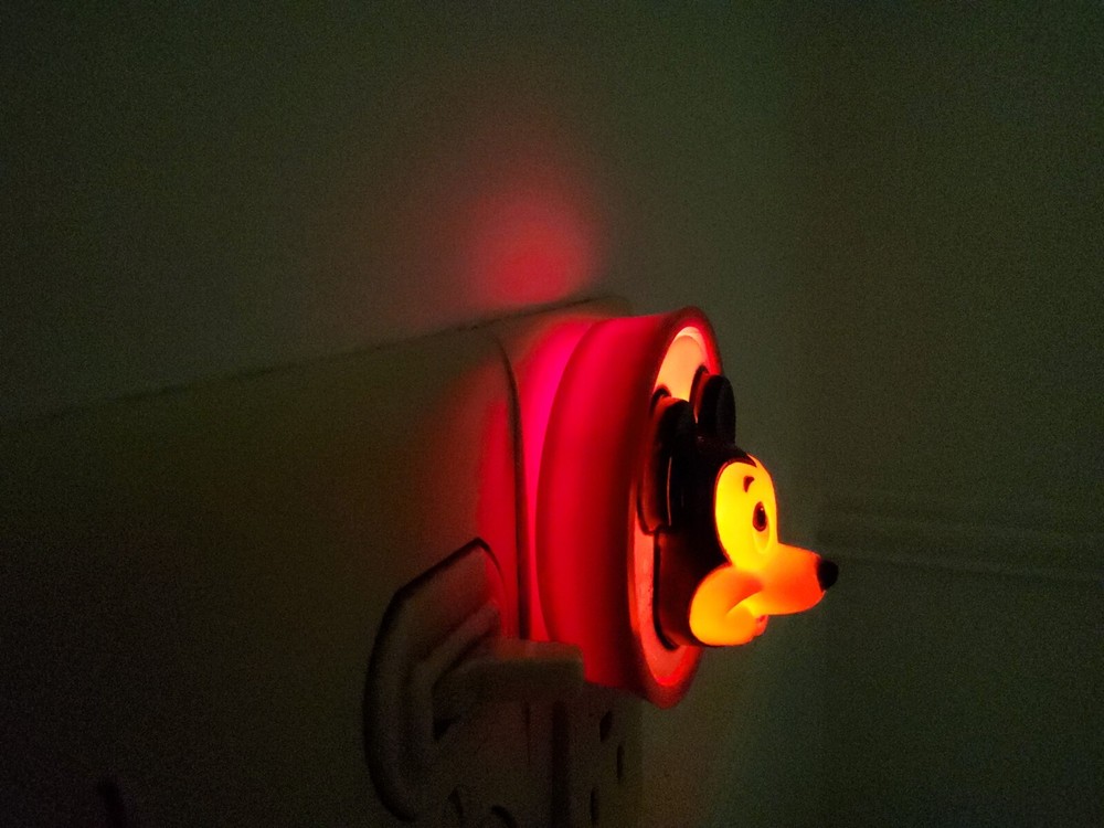 Rare Vintage Mickey Mouse night light. WORKS. Collectable 