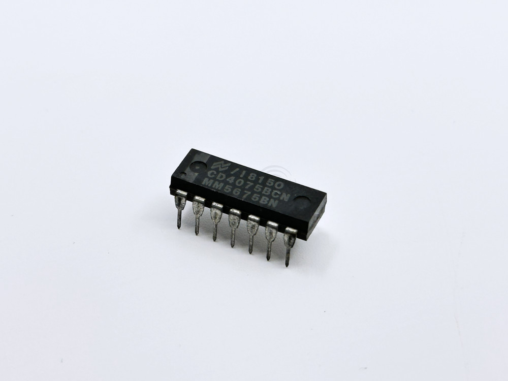 CD4075BCN 4075B NSC Triple 3-Input OR Gate 4000B CMOS DIP-14