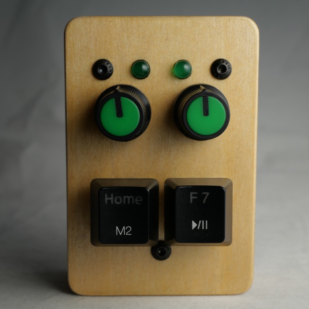 madMidiMiniClassicPlus Midi Controller 2 buttons, 2 potentiometers, 2 LEDs