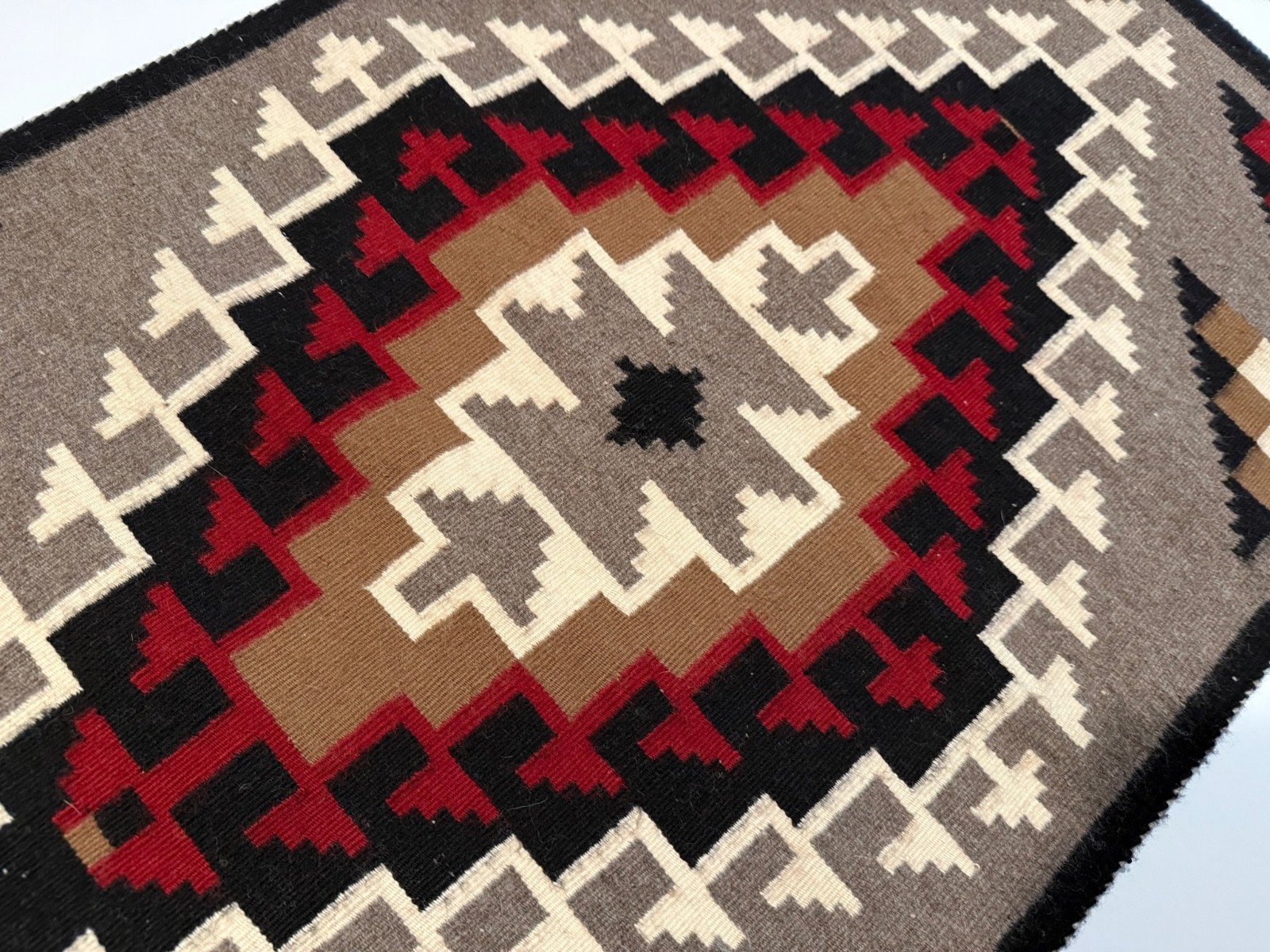OUTSTANDING NAVAJO GANADO RUG / TAPESTRY,2-TONE(OLIVE-TAN) BACKGROUND, MINT, NR!