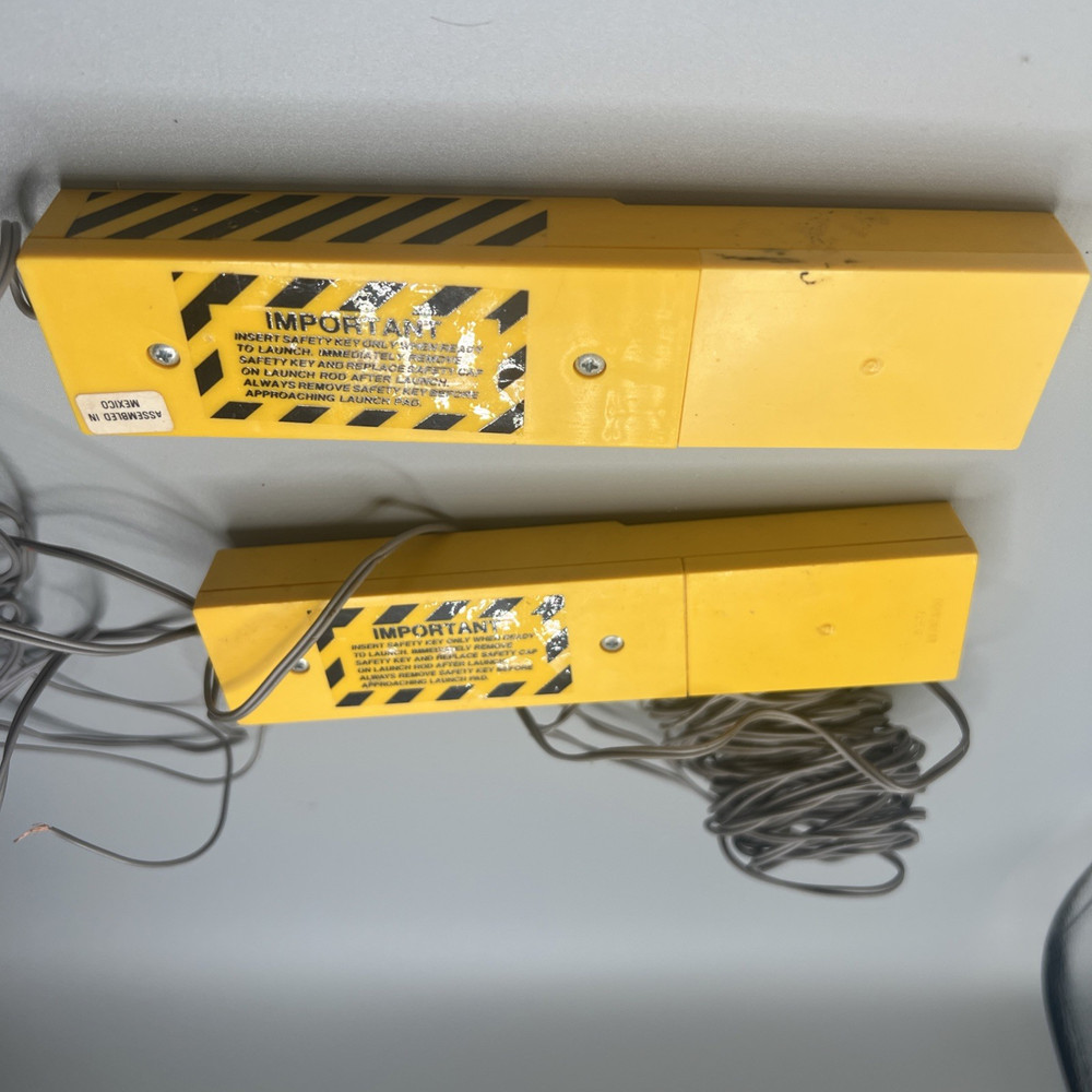 2 ESTES Electron Beam Model Rocket Launch Controllers Safety Key Slot USED