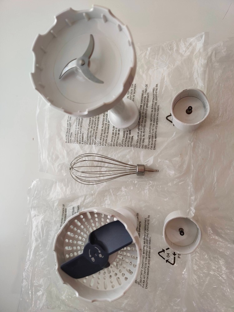DELONGHI Hand Blender DHB710 Attachments