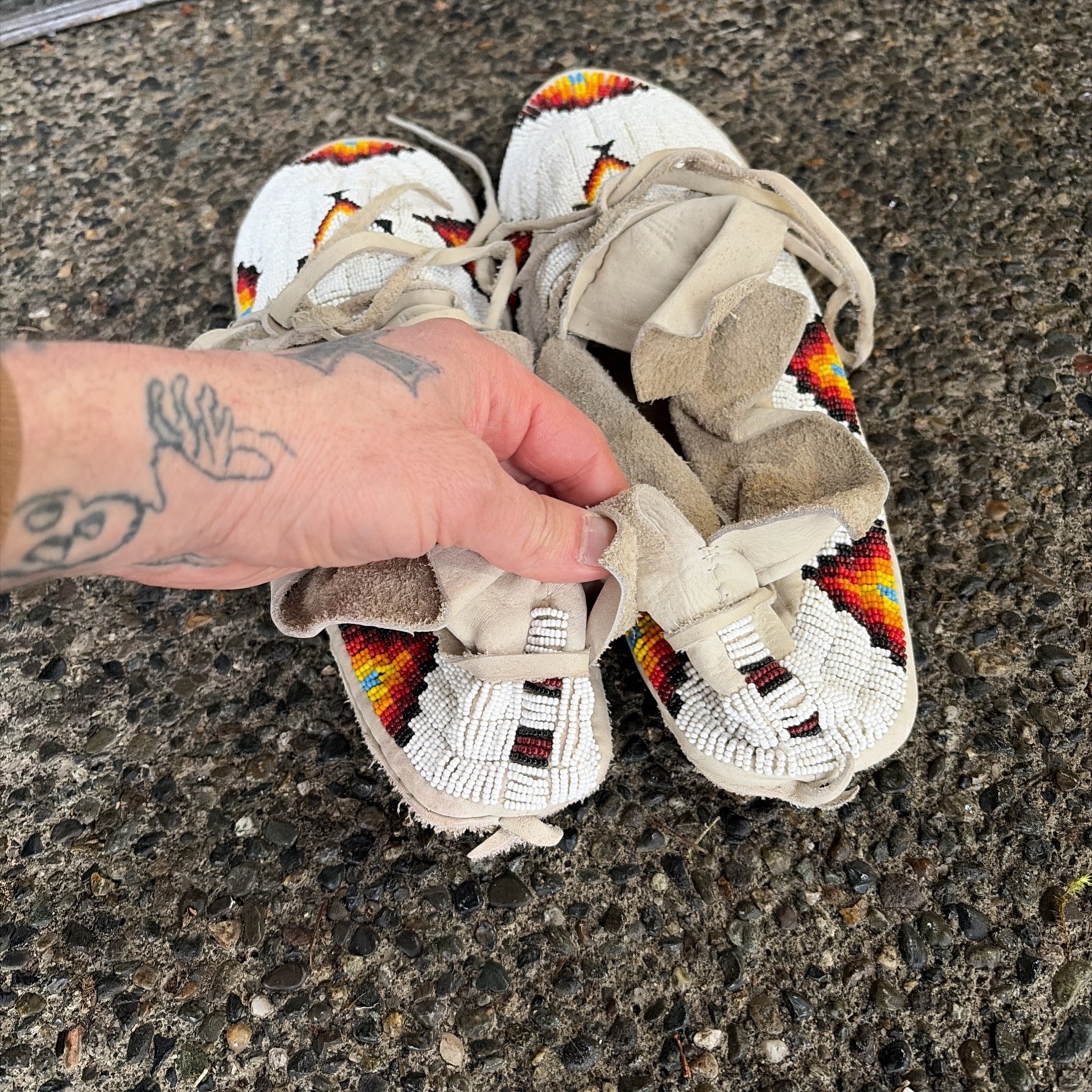 Vtg SIOUX PLAINS FULLY BEADED Native American MOCCASINS Vintage Authentic 13”