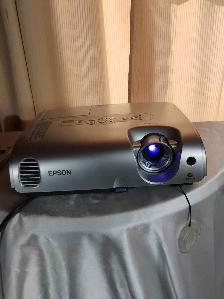 LCD Projector Epson EMP-S3 with Soft Case, Remote & All Wires Tested