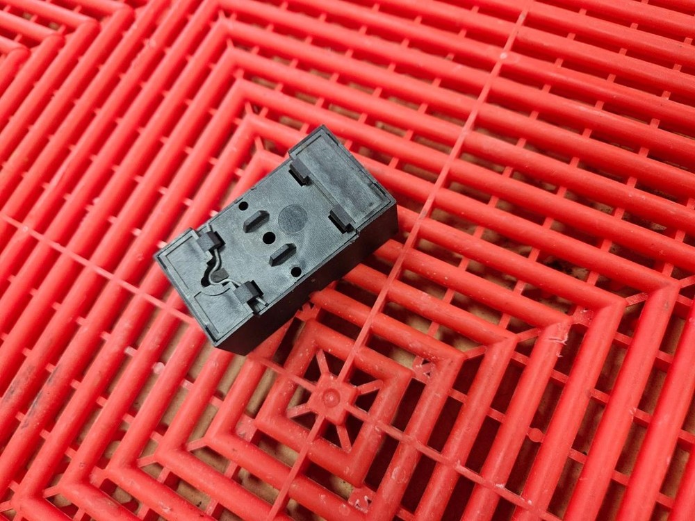 Telemecanique RUZ 1A Relay Socket DIN Rail Mount