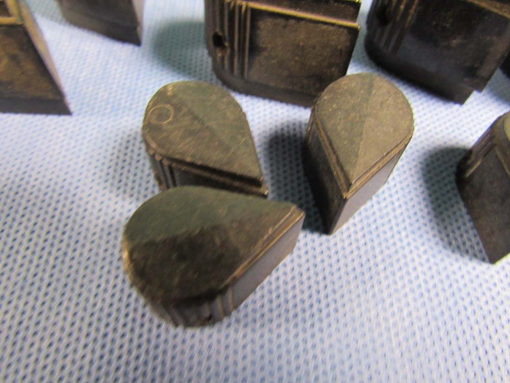 Raytheon & Unbranded Teardrop Set of 16 Pointer Control Black Knobs Vintage