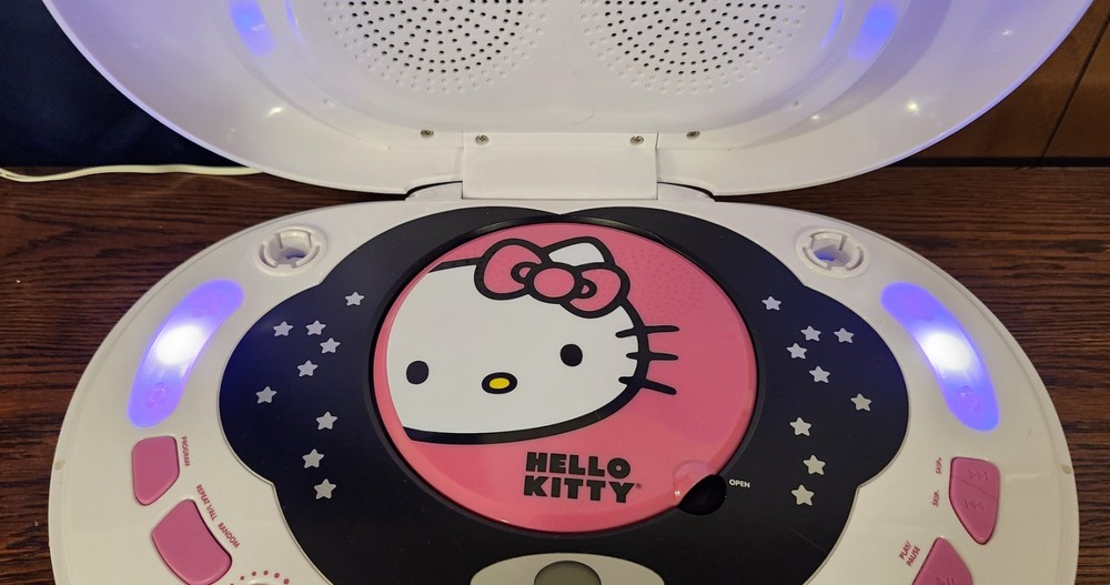 Rare Hello Kitty KT2003B CD Karaoke System CD Player 2 Microphones Fully Tested