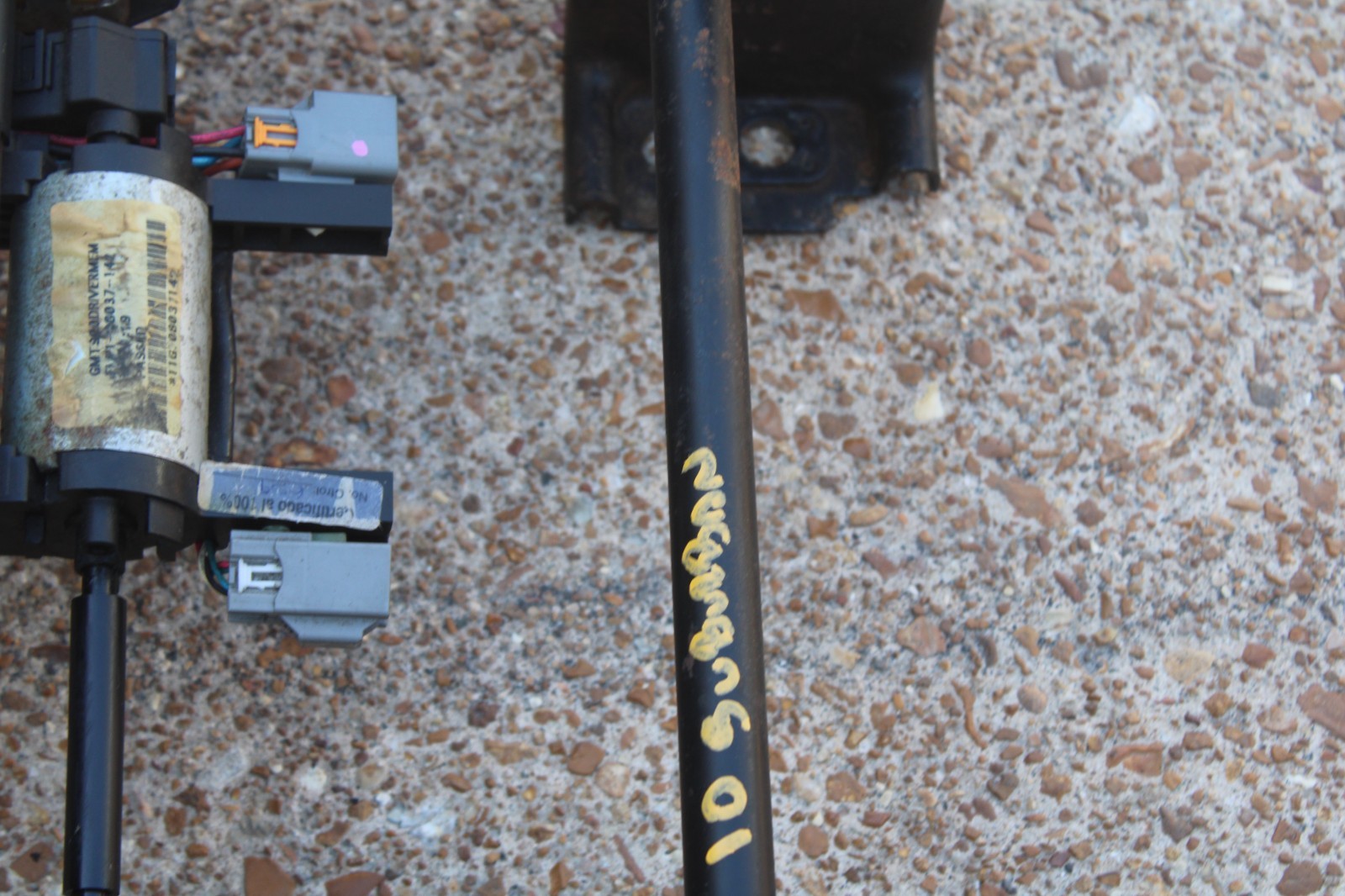 07-14 CHEVY TAHOE SUBURBAN YUKON DRIVER LEFT 2 PLUG POWER SEAT TRACK TAN TRIM