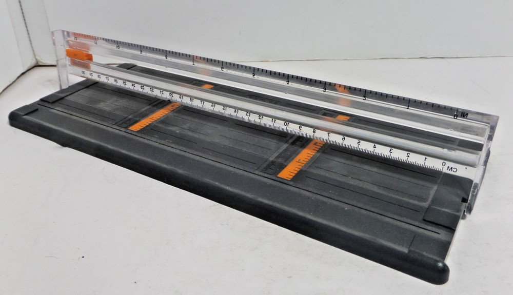 Fiskars paper trimmer 12"