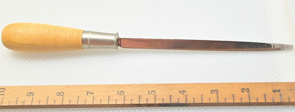 ✨Vintage Unbranded Triangular Burnishing Tool (INV S082)