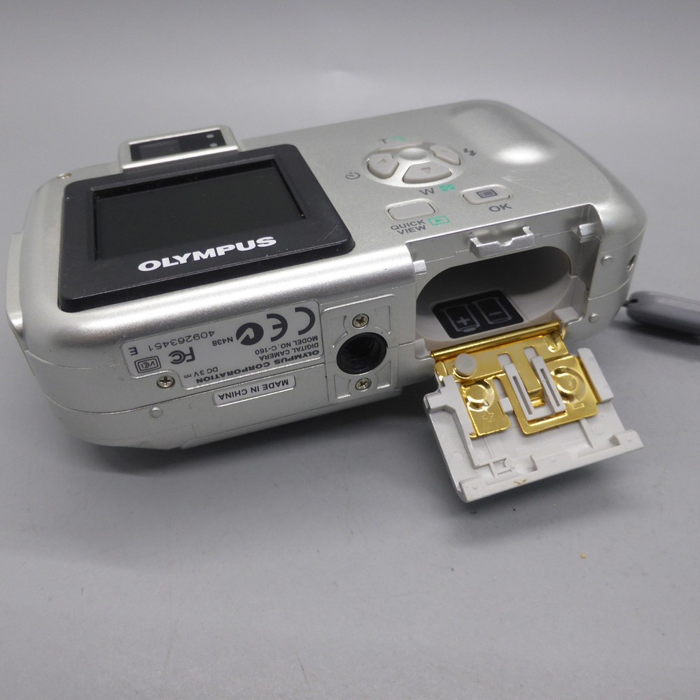 Olympus Camedia C-160 2.0MP Compact Digital Camera Silver Tested