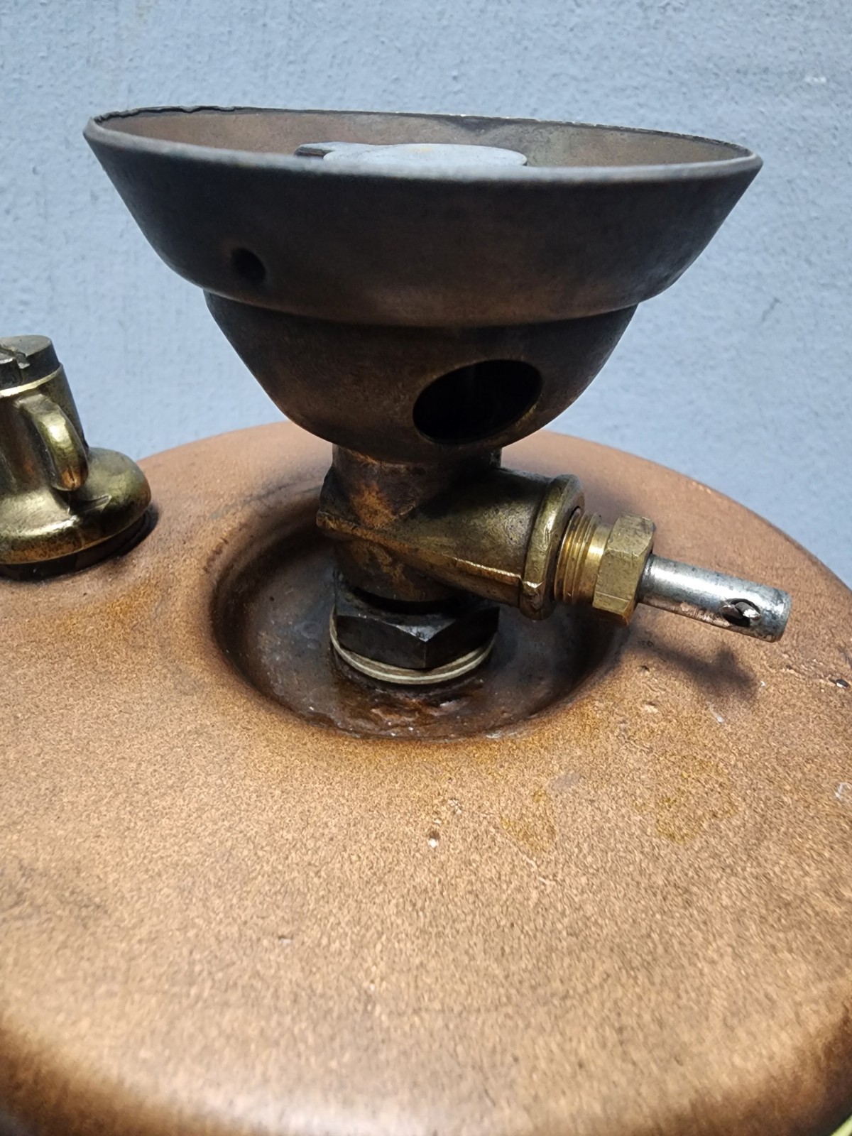 PHOEBUS 725 GASOLINE STOVE. RARE VERSION.