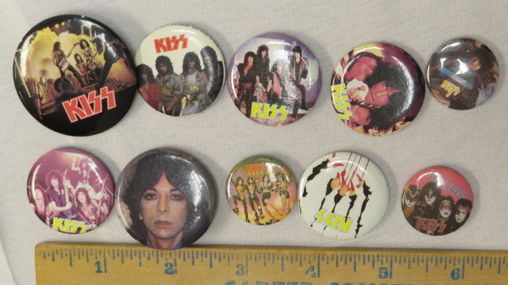 KISS LOT OF 10 VARIOUS BUTTONS #2