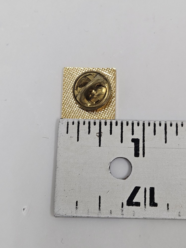 2x American red cross ARC Pin VIP Donor