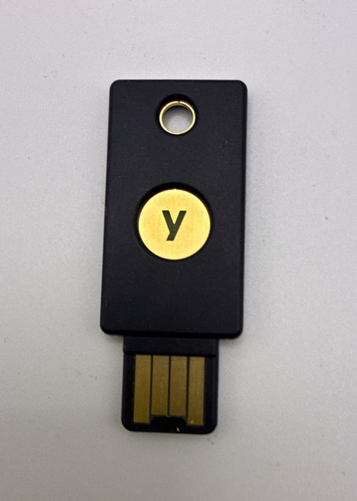YubiKey 4 Hardware Token