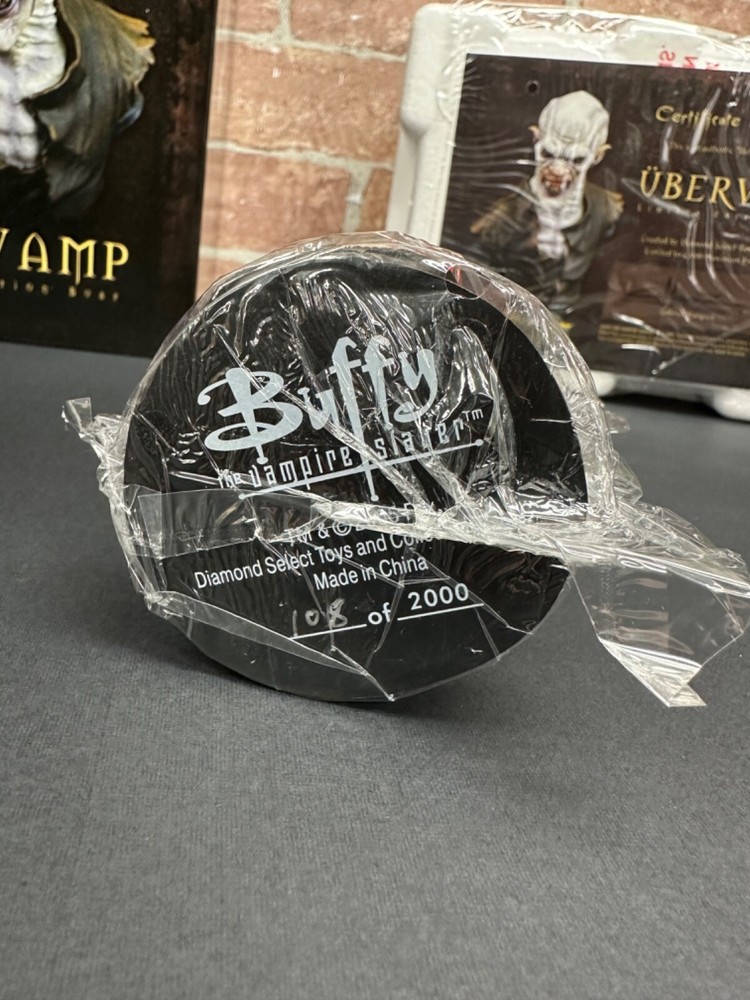 2005 DIAMOND SELECT BUFFY THE VAMPIRE SLAYER UBERVAMP LIMITED #108/2000 BUST