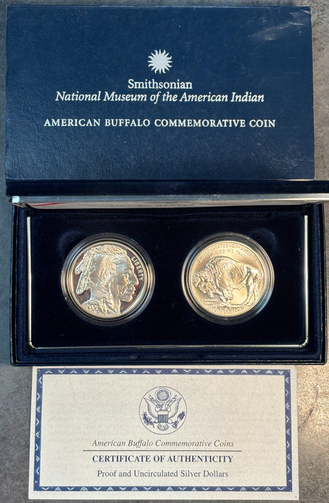 2001 P & D Proof & UNC Buffalo Silver Commemorative Dollar 2 Coin Set Box & COA