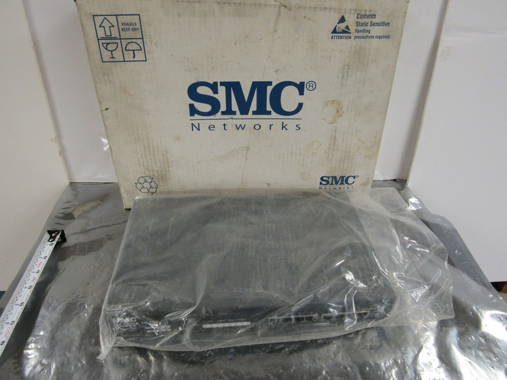 SMC 5208DS EZ STACK 10/100 NETWORK HUB ***NNB***
