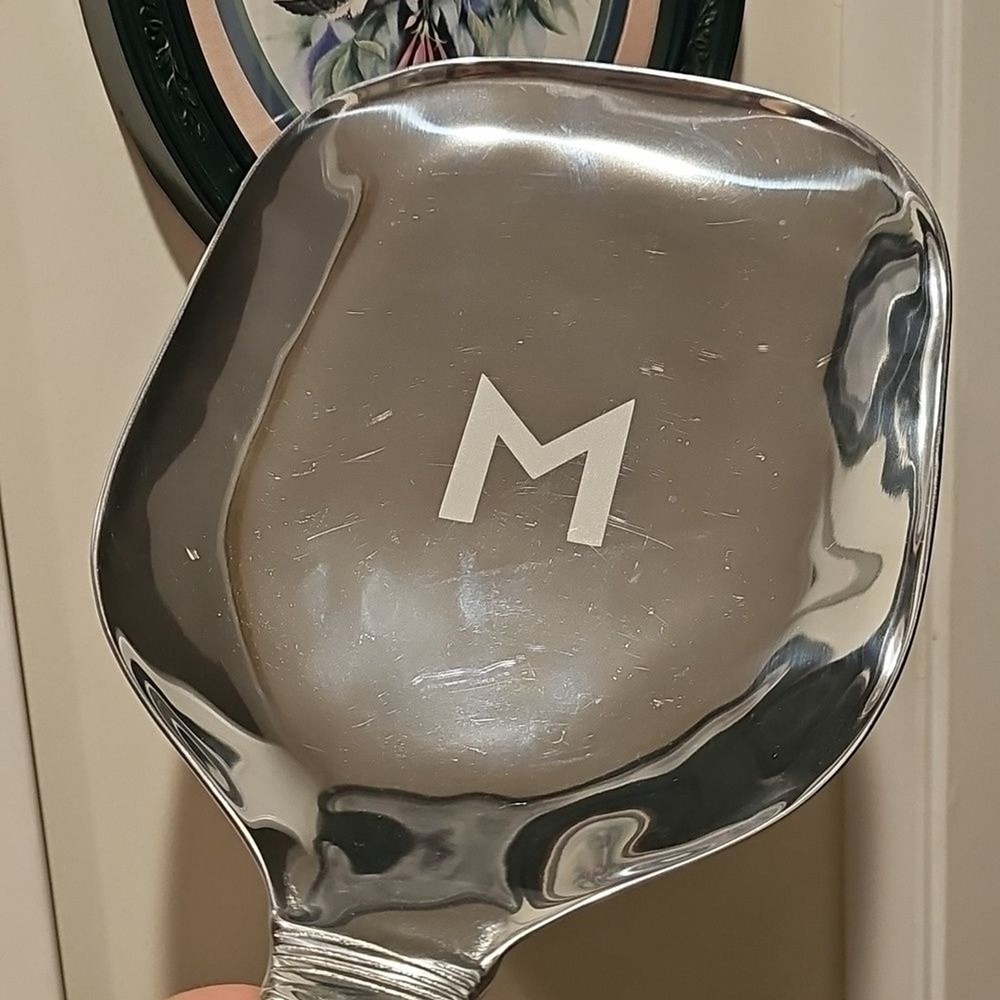 Mariposa Pickleball Paddle Engravable Server – “M” Monogram