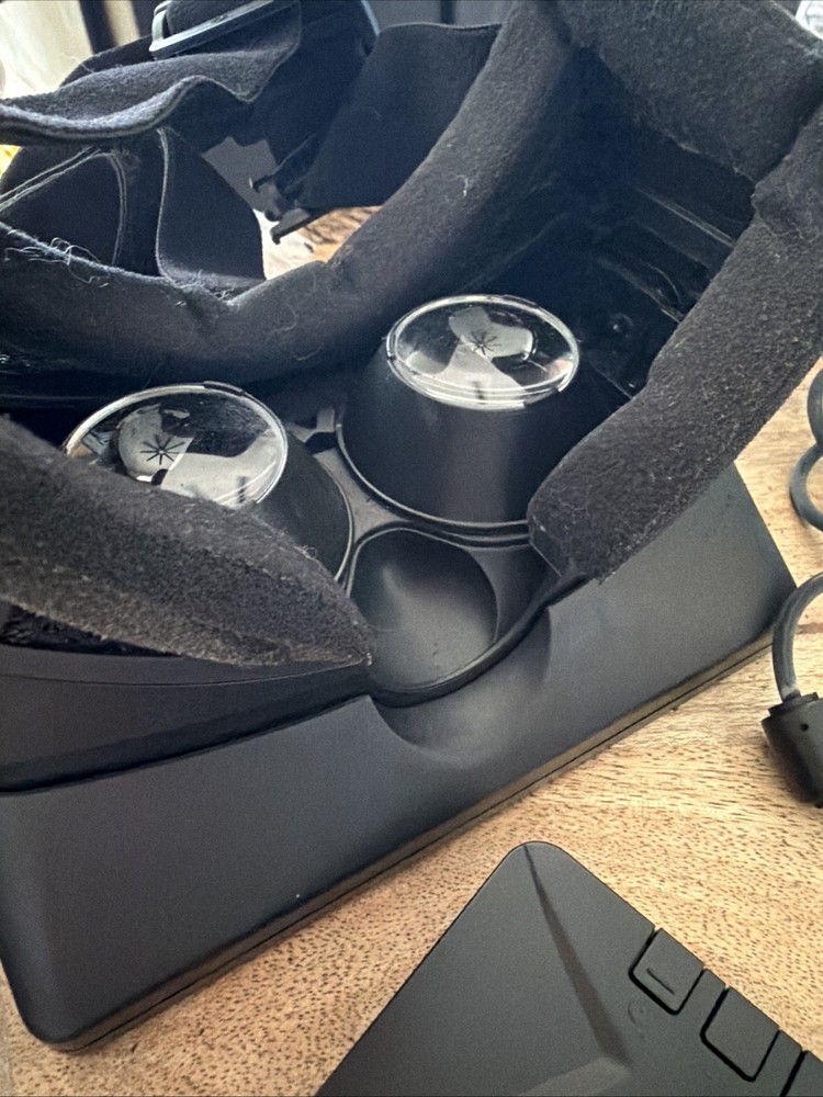 2013 Oculus Rift VR Development Kit #1 1 Virtual Reality Headset DK1 w/ Case