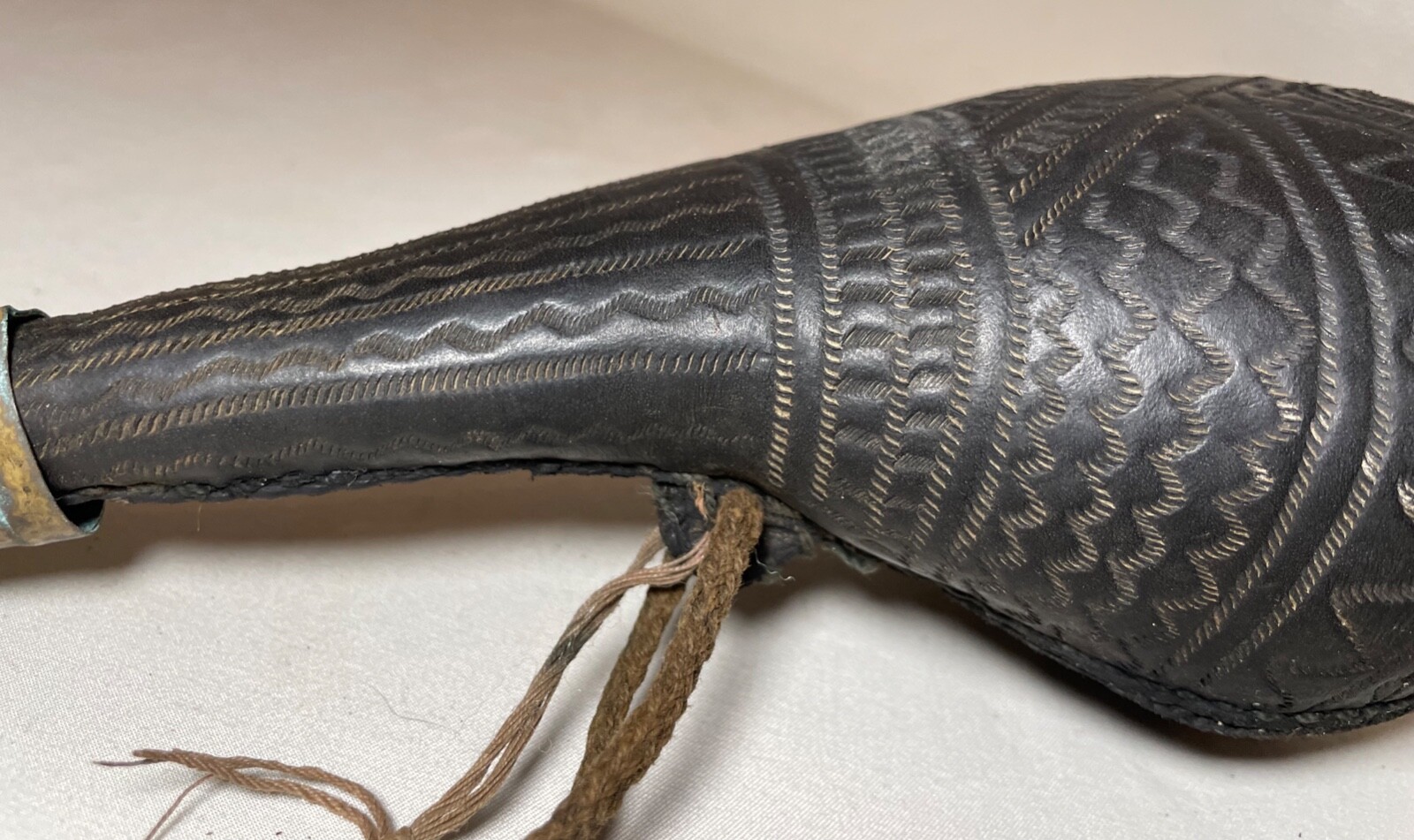 ANTIQUE 1800's HANDMADE ETCHED LEATHER BRASS WATER SHOT FLASK JUG POWDER EARLY