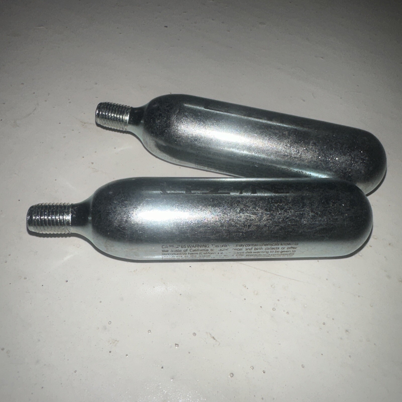 2 pack Lezyne 25G Threaded Co2 Cartridges Threaded 25g CO2 Refill Silver 2 Items