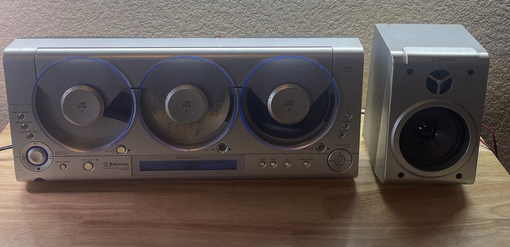 Emerson MS3103 Triple-Play Linear 3 CD Changer + 1 Speaker. ****read****