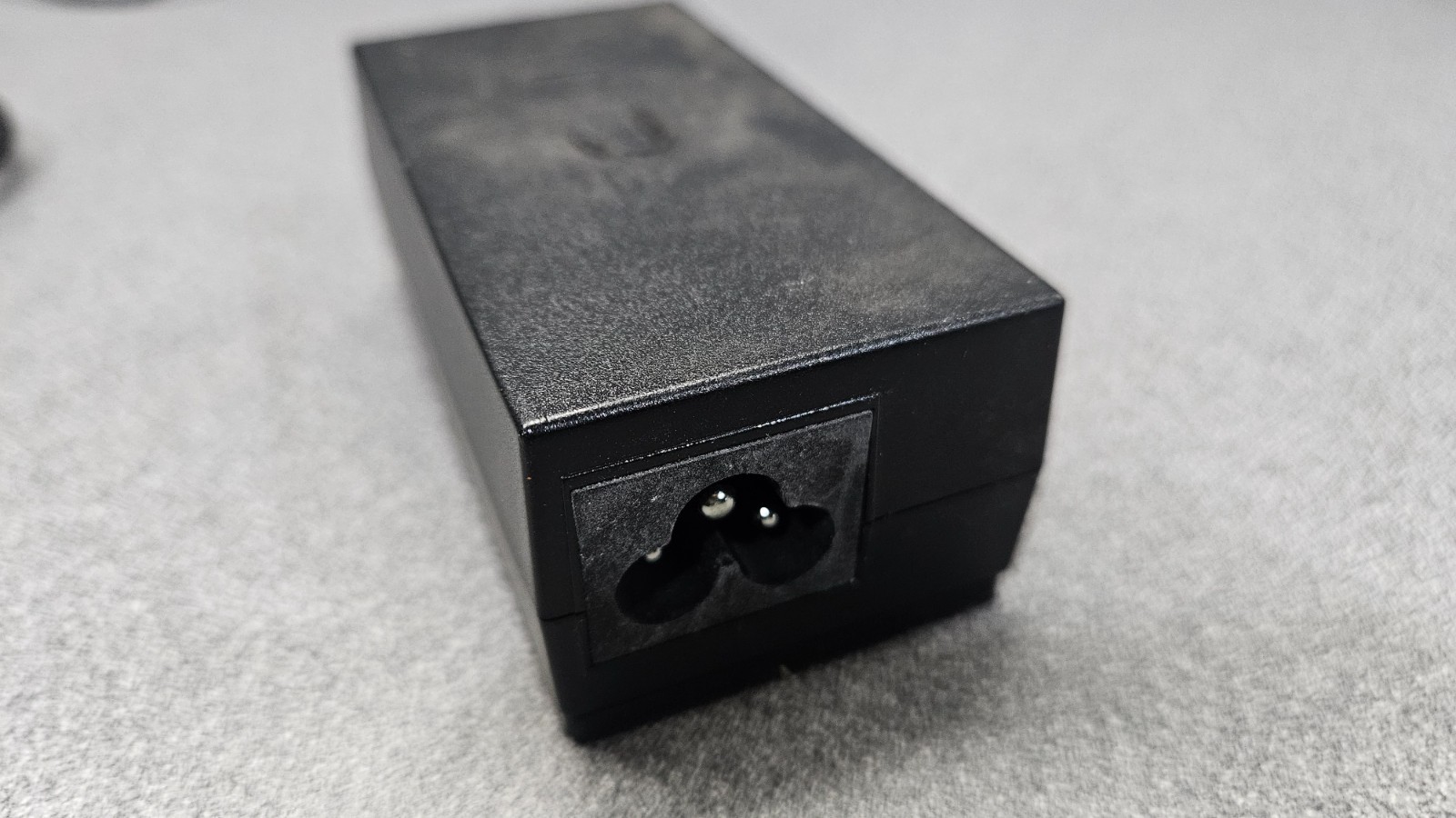 Ubiquiti UniFi Switching 24V 0.5A 12W PoE Injector-GP-A240-050