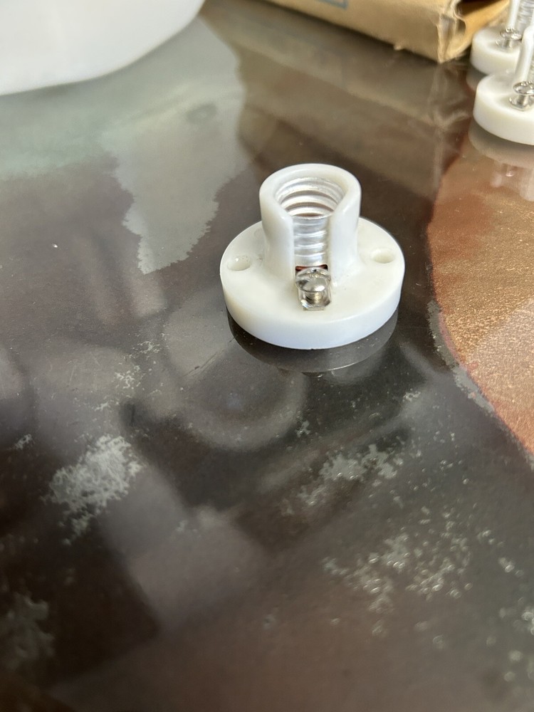 Sun-Lite White Plastic Candelabra Socket , One-Piece, Keyless, E12 Lampholde