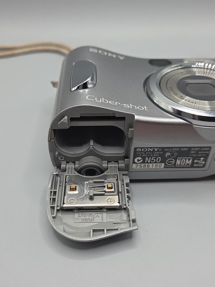 Sony Digital Camera Cybershot DSC-S80, Please Read, Working.