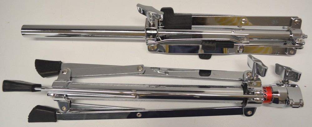 LUDWIG 32 NOTE BELL SET WITH PRACTICE PAD, STAND, MALLETS, DRUMSTICKS, CARRY BAG