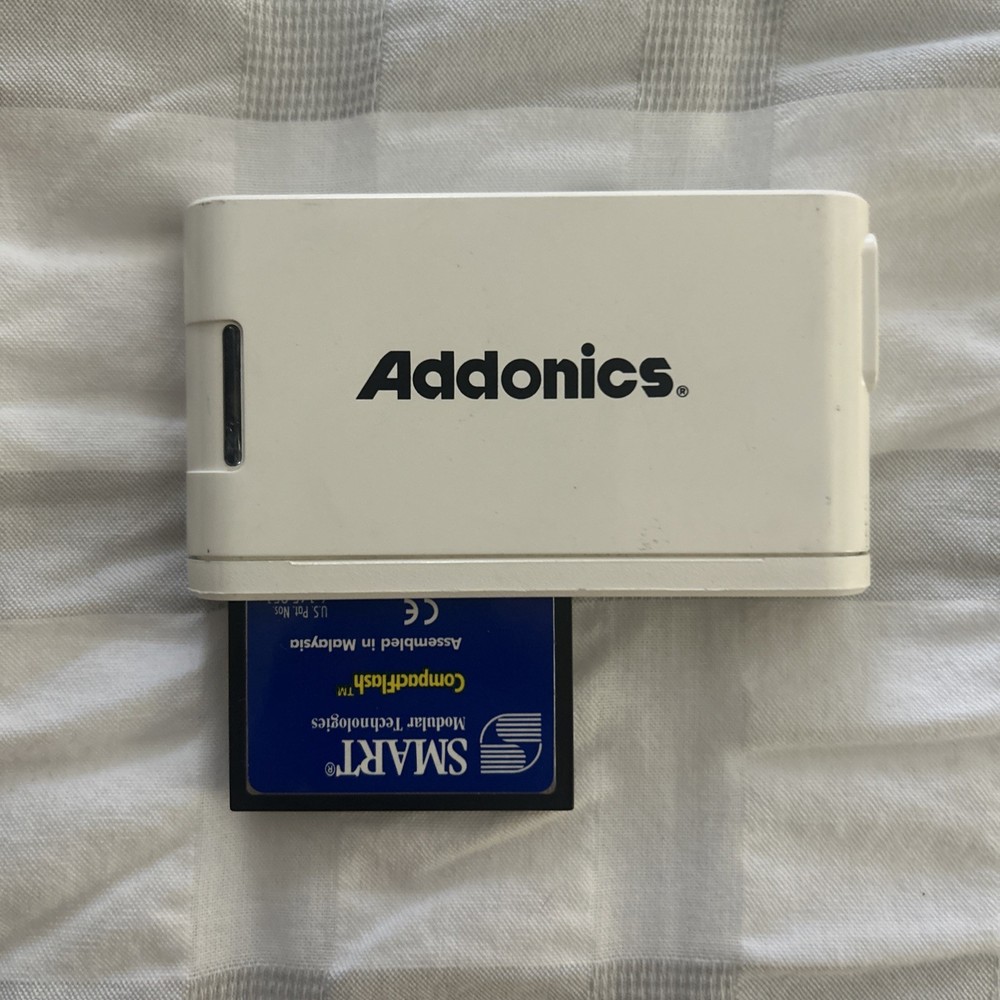 ADDONICS USB CARD READER/WRiter MODEL AESDDNUU2 with flash card