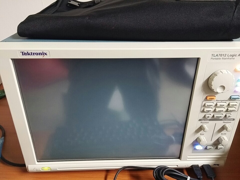 Tektronix TLA7012 Logic Analyzer mainframe only, without grabber