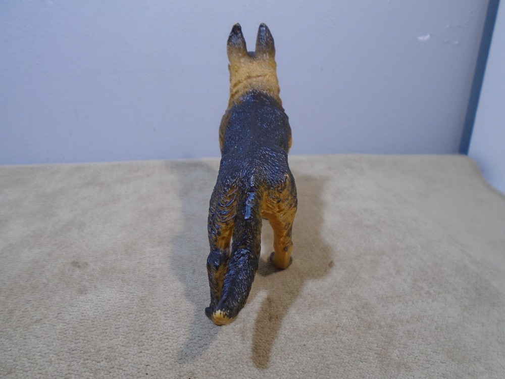 GERMAN SHEPARD 3” FIGURE UNBRANDED (MA593)