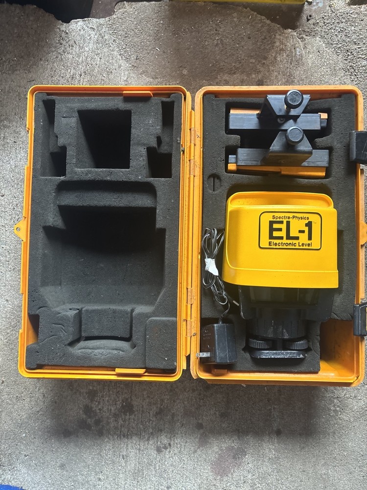 Spectra-Physics EL-1 Electronic Level with Carrying Case