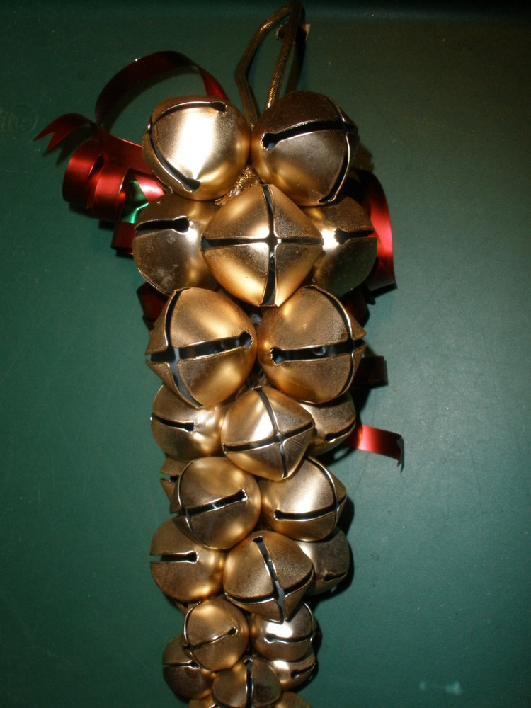 Large Bell Grape Cluster Door or Wall Hanging 11" (SU42)