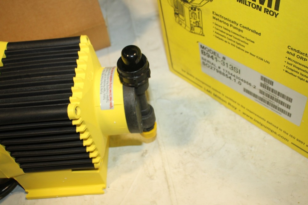 LMI Milton Roy Microprocessor Dosing Pump B941-313SI