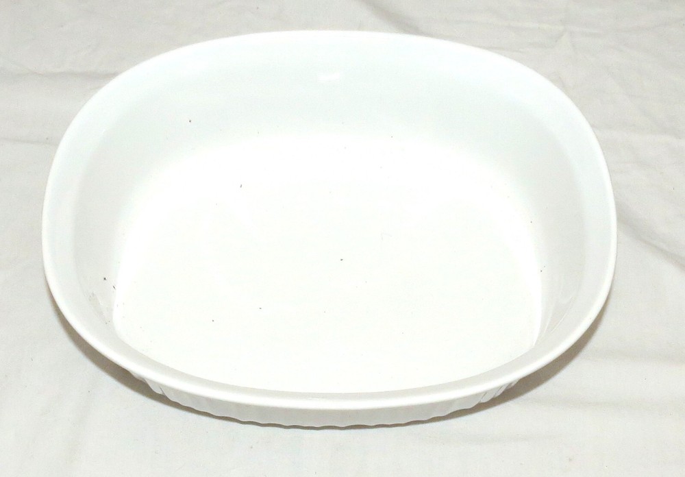 Corning Ware 2.1/2 Quart French White Covered Lidded Casserole