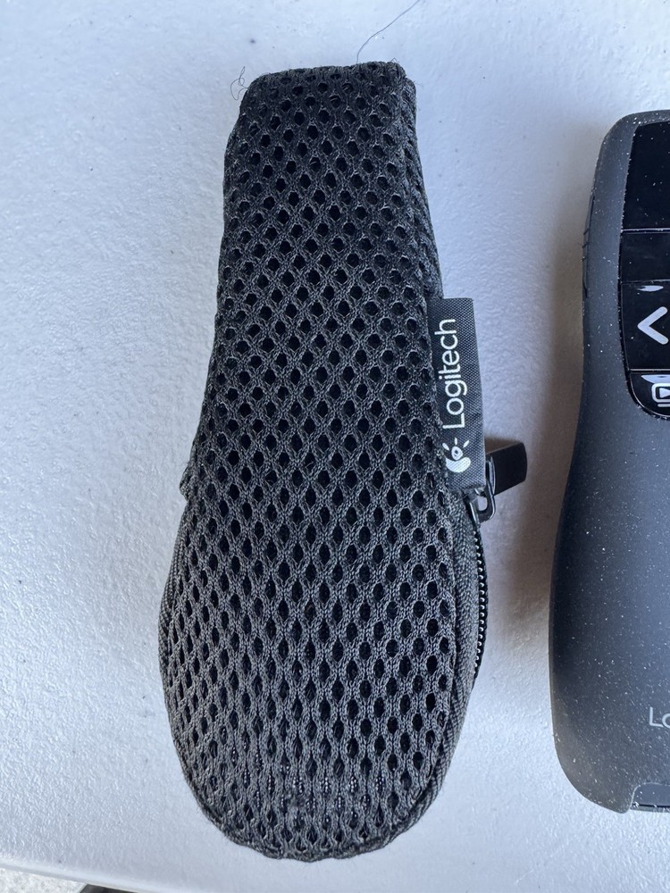 LOGITECH R400 WIRELESS PRESENTER REMOTE CONTROL w/ LASER POINTER & CASE