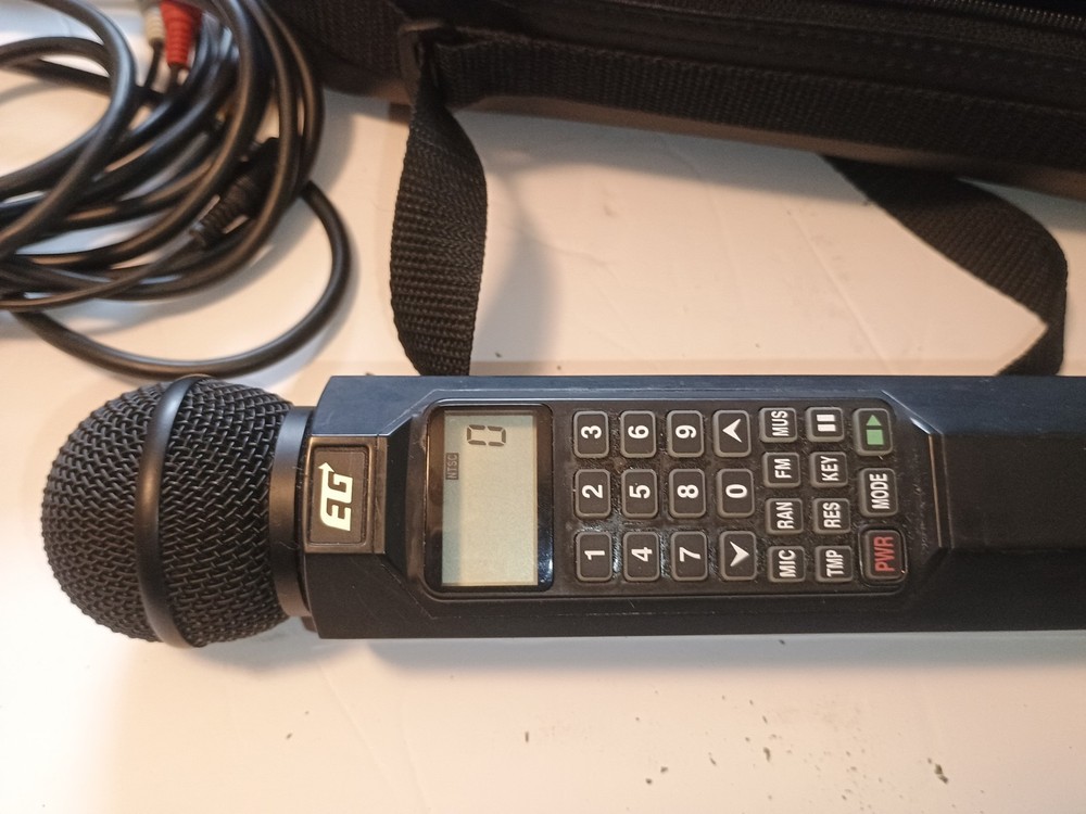 Magic Singalong Eg + Case & Cables