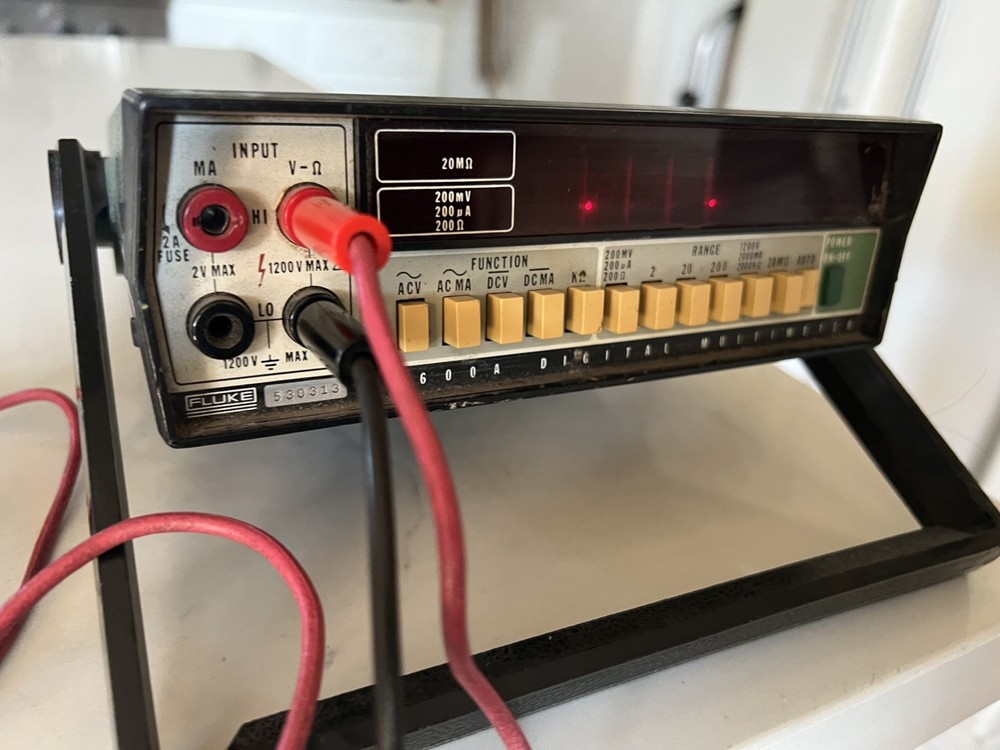 Fluke 8600A Digital Voltmeter Multimeter. For Parts or Repair